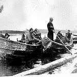 Log floating in Ovre Pasvik 1925.jpg